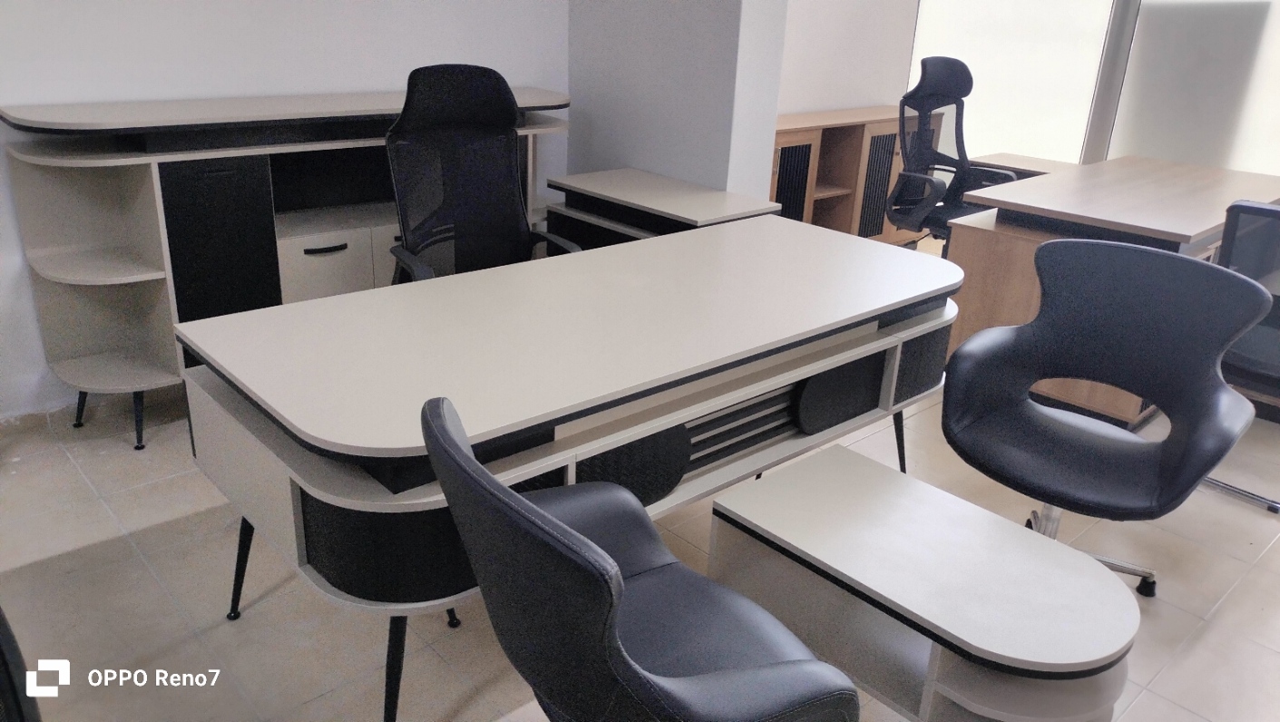 DEKOR BÜRO MOBİLYALARI 200X85 KUM BEJİ SİYAH YÖNETİCİ TAKIMI SIF (1)